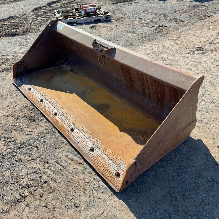 KUBOTA 80" GP BUCKET WITH BOCE