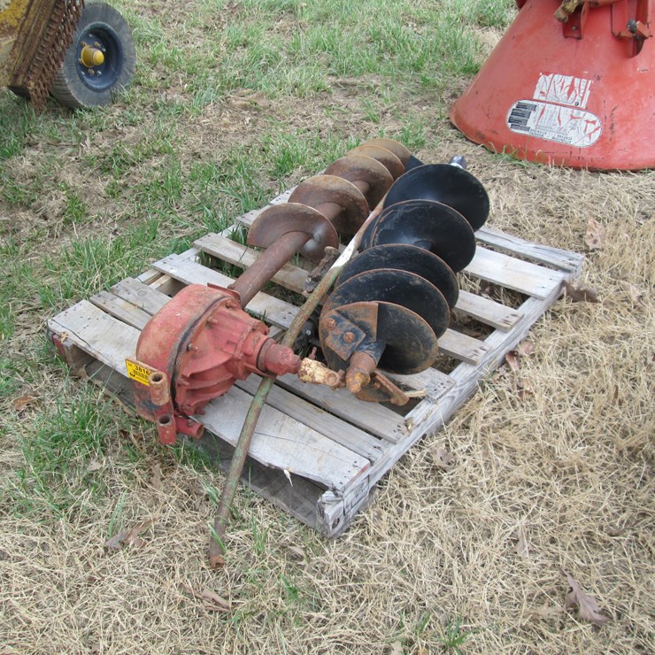 #38168 • (1) 10" auger (1) 12" auger (2) Post Hole Gear Box & Augers