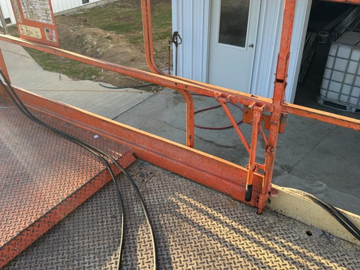 #106-•-1994-jlg-rough-terrain-scissor-lift-image-15