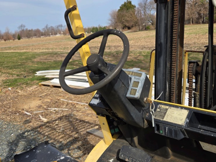 #110a-•-benefit-lot-2000-hyster-cap-forklift-image-12