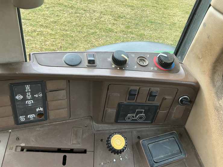 2000-john-deere-6410-image-36