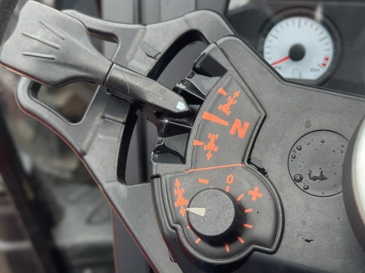 2023-massey-ferguson-4707-image-32