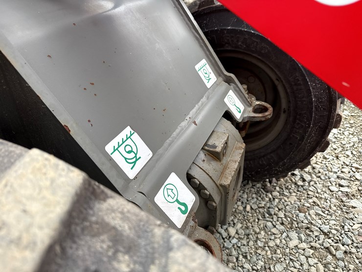 2014-takeuchi-tw40-image-28