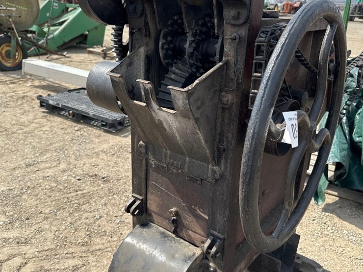 3130---hocking-valley-2-hole-corn-sheller-image-6