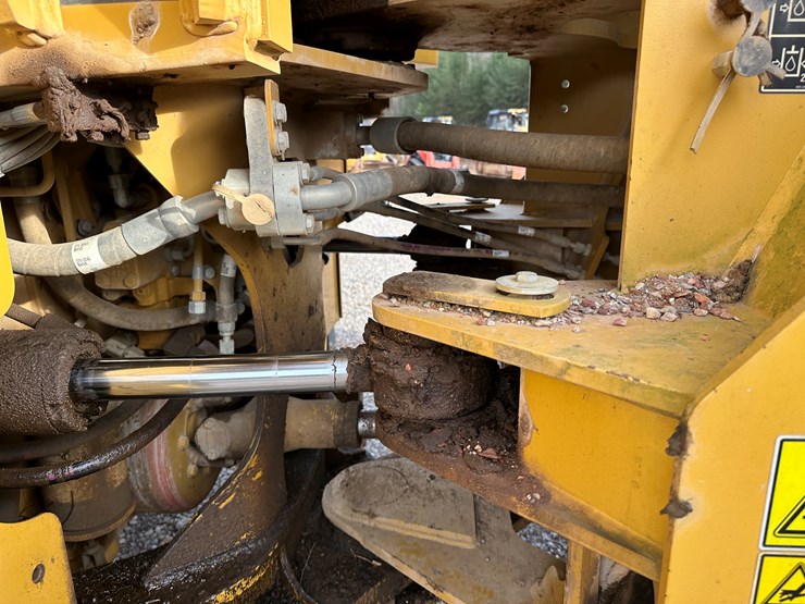 2012-caterpillar-950k-image-30