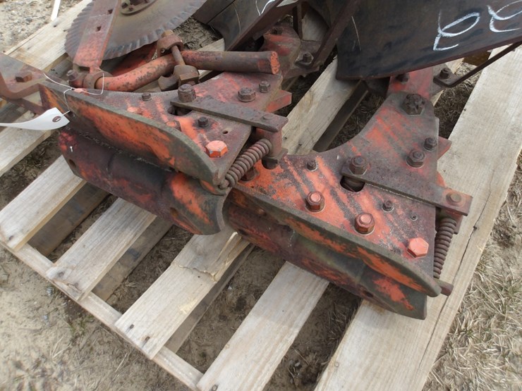 #7822-•-(2)-ac-plow-bottoms-w/-1-coulter-image-3