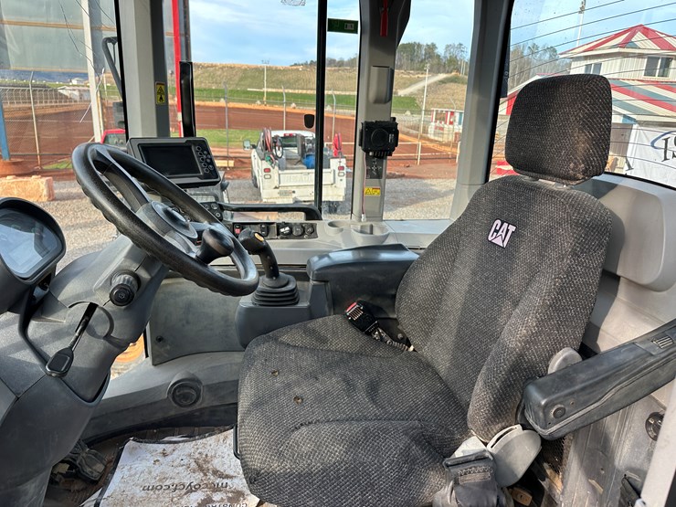 2016-caterpillar-938m-image-35