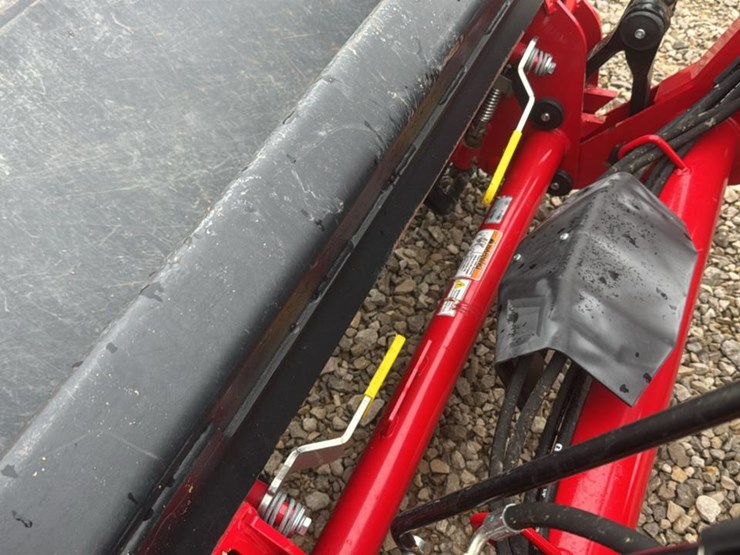 2023-massey-ferguson-4707-image-13