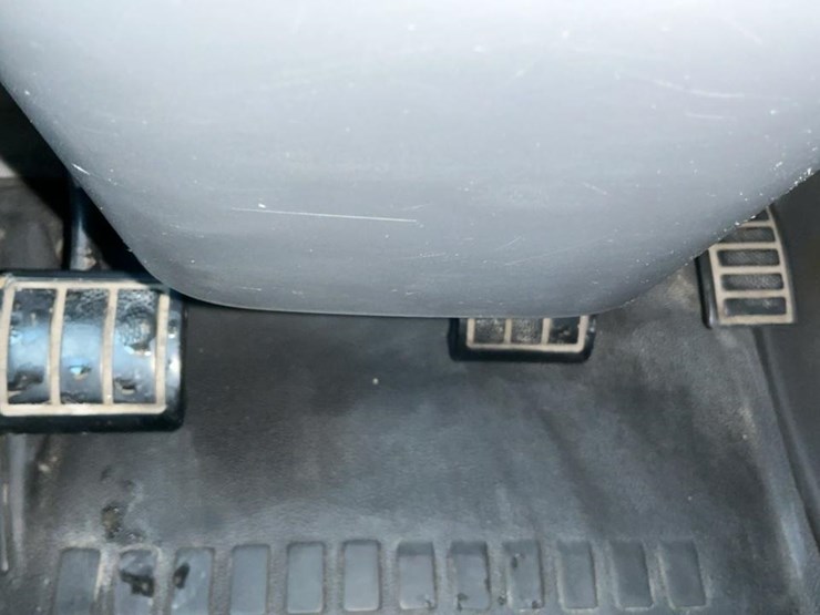 #126-•-2009-volvo-isx-semi-truck-image-27