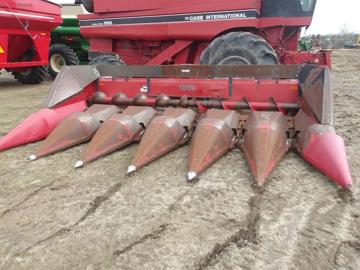 case-ih-1063-image-1