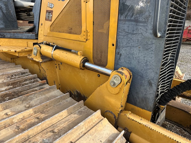 2006-deere-700j-image-19