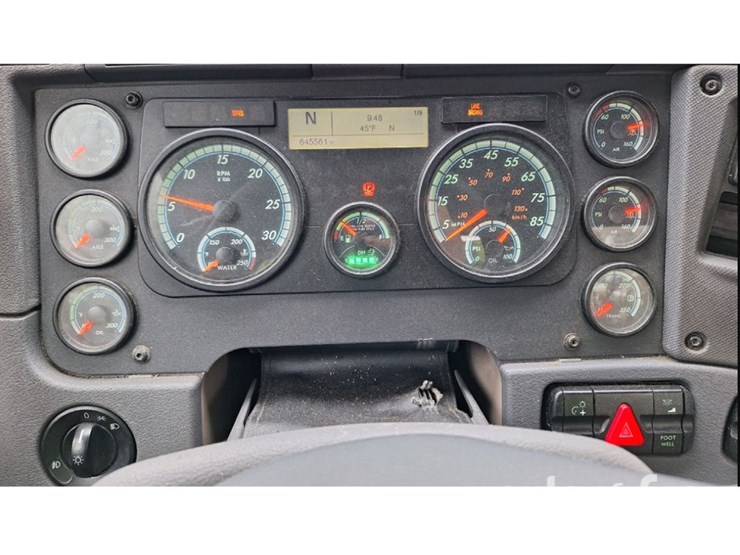 2016-freightliner-cascadia-113-image-6