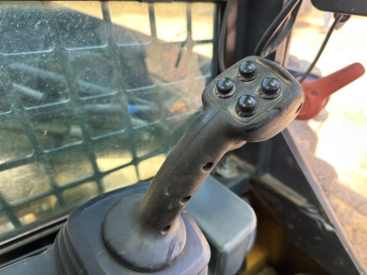 2019-deere-317g-image-33