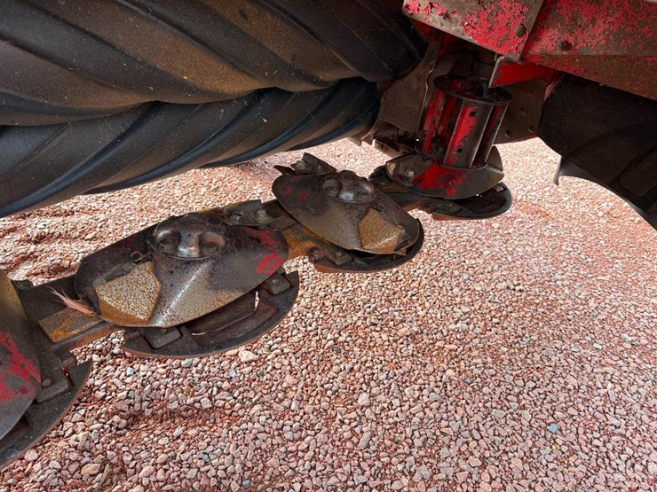 new-holland-1409-image-13