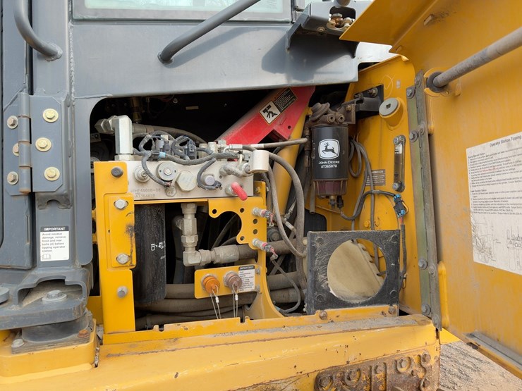 2014-deere-750k-lgp-image-31