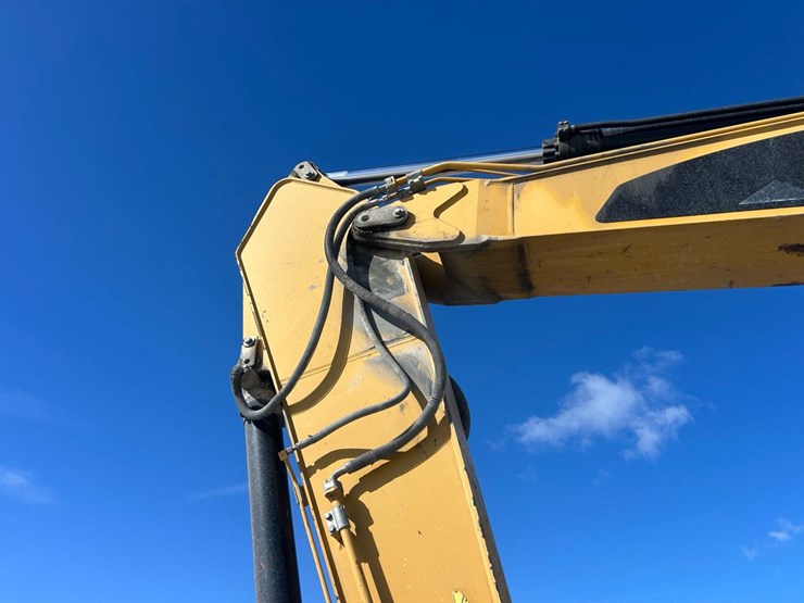 2011-caterpillar-329d-image-12