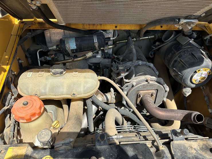 2019-deere-317g-image-27