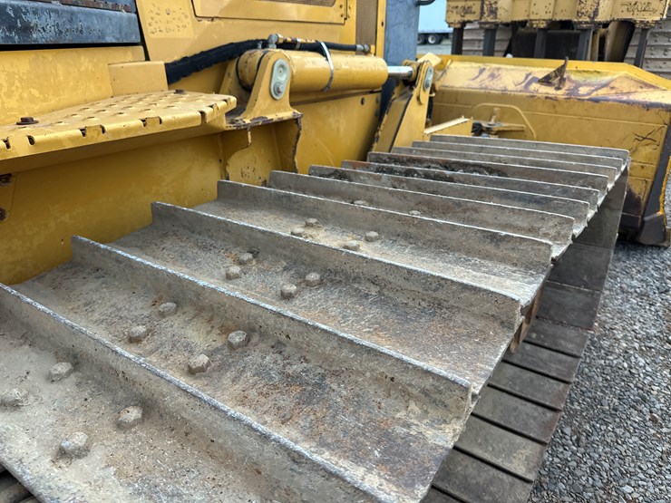 2006-deere-700j-image-44