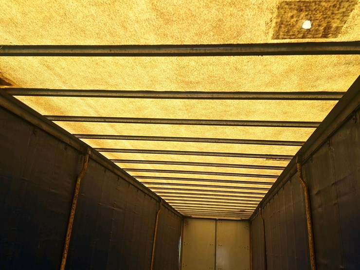 #131-•-2005-reitnourer-curtain-trailer-image-12