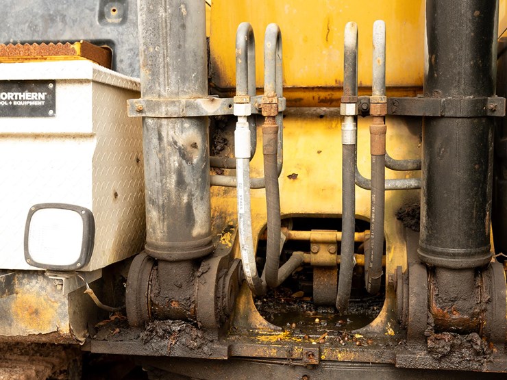 2013-caterpillar-324e-image-32