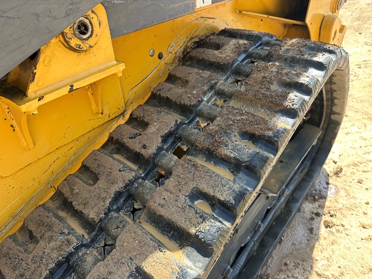 2019-deere-317g-image-42