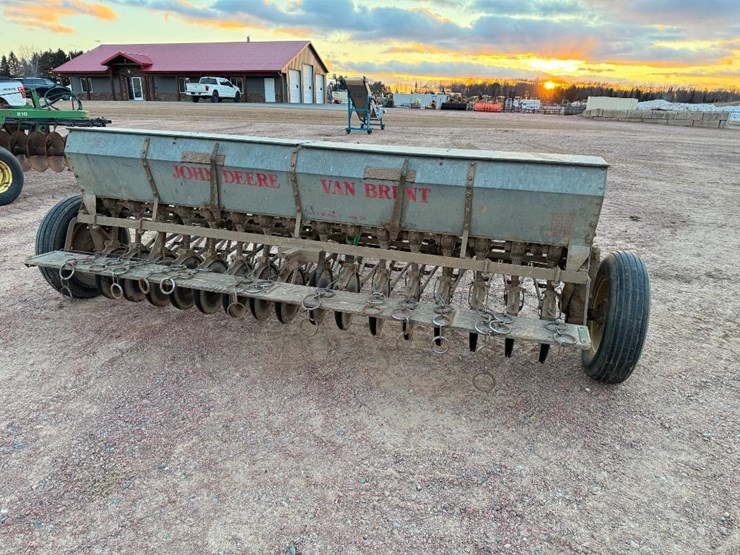 john-deere-b-image-4