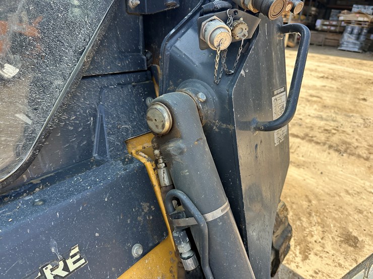 2019-deere-317g-image-11