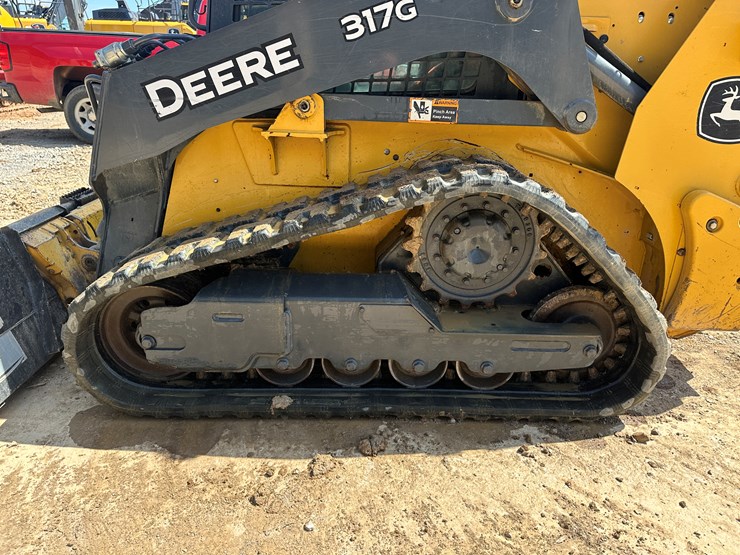 2019-deere-317g-image-38