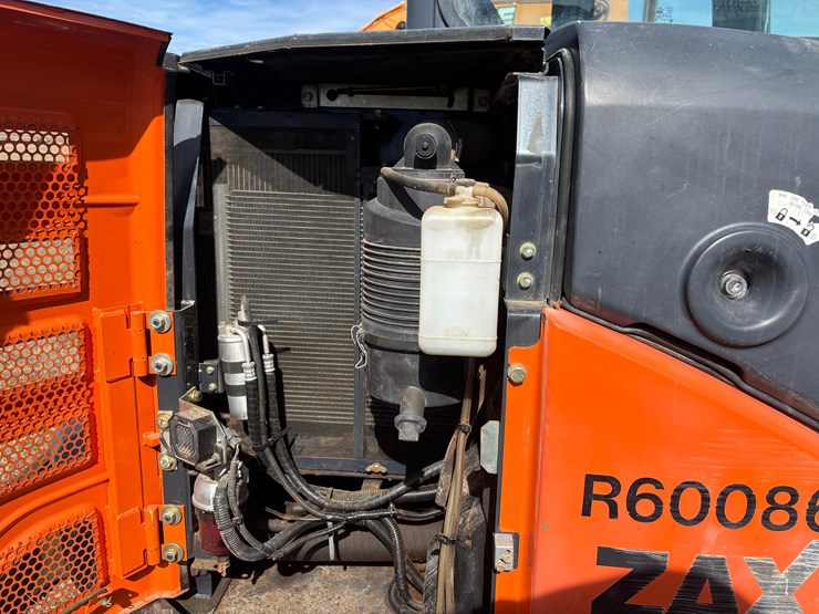 hitachi-60d-hydraulic-excavator-image-12