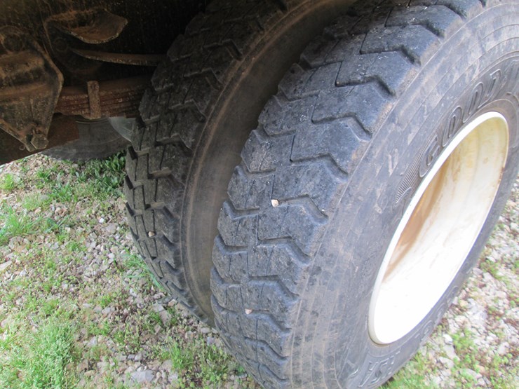 1997-ford-f800-image-12