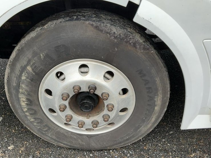 #126-•-2009-volvo-isx-semi-truck-image-65