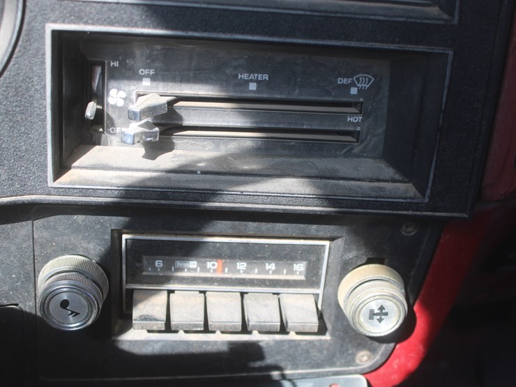 #3022-•-1980-chevy-silverado-3/4-ton-truck-with-flatbed-image-33