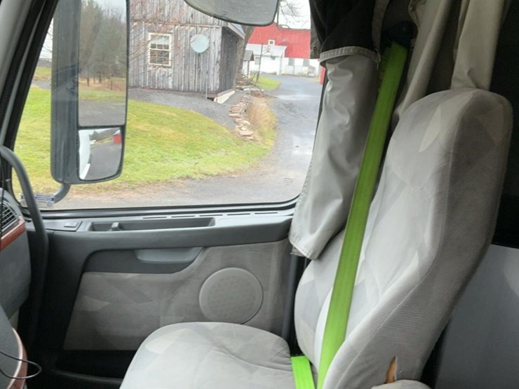 #126-•-2009-volvo-isx-semi-truck-image-23