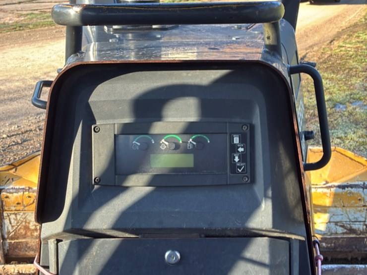 2019-deere-650k-lgp-image-37