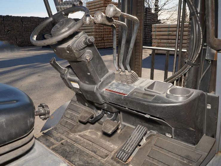 2016-toyota-8fg35u-image-17