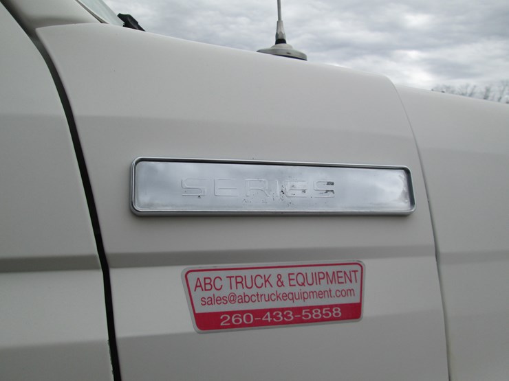 1997-ford-f800-image-15