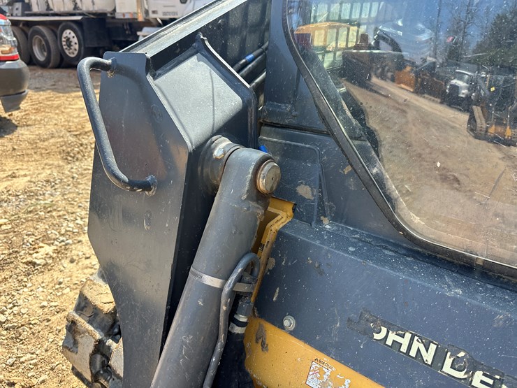 2019-deere-317g-image-12