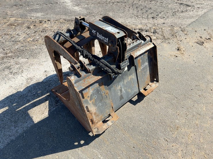 bobcat-36"-bucket-grapple-image-3