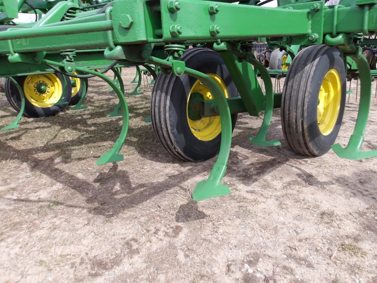 john-deere-1010-image-2