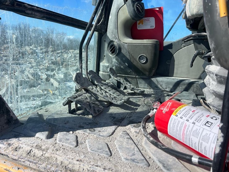 2011-caterpillar-329d-image-31