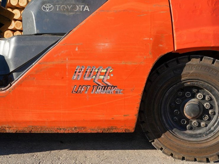 2016-toyota-8fg35u-image-29