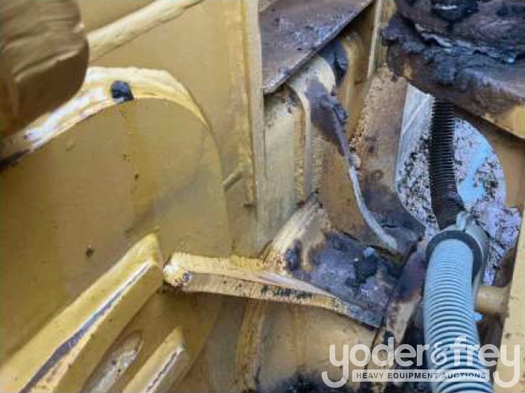 2014-caterpillar-d6k2-xl-image-41