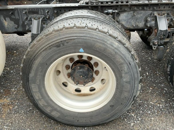 #126-•-2009-volvo-isx-semi-truck-image-69