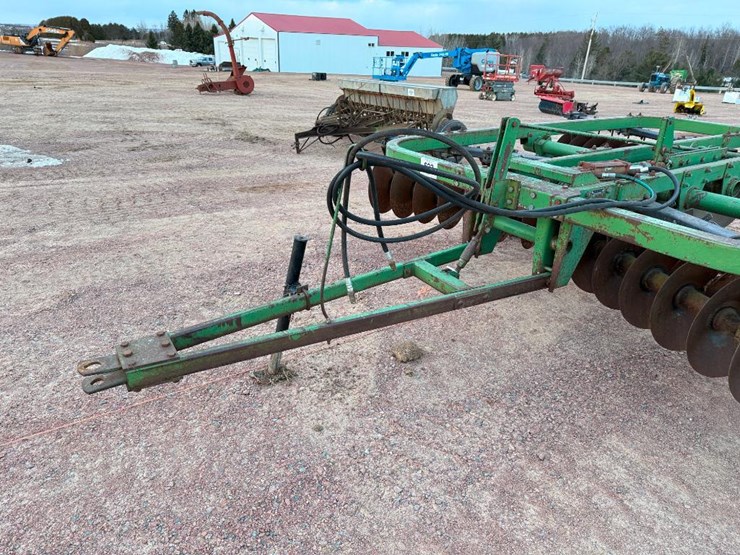 john-deere-210-image-11