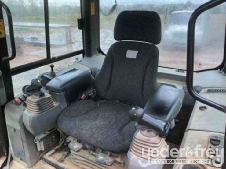 2014-caterpillar-d6k2-xl-image-21