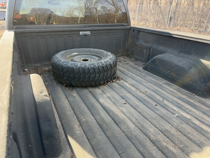 2004-chevrolet-silverado-1500-image-13