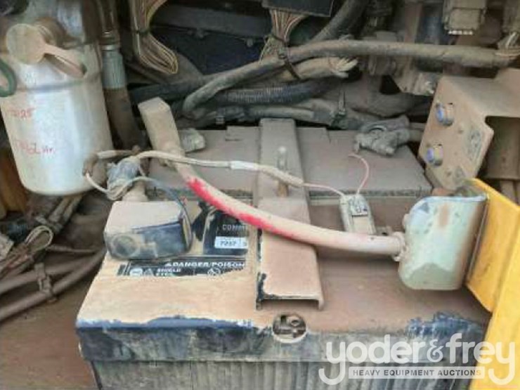 2014-caterpillar-d6k2-xl-image-39