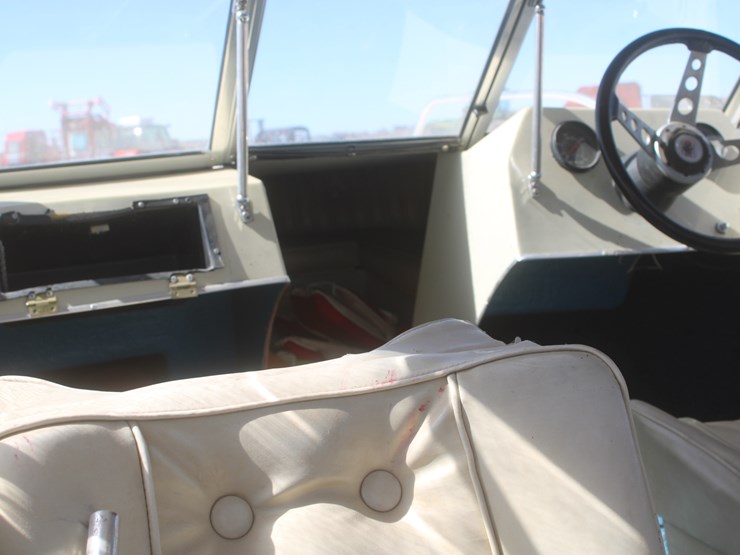 #3047-•-vanco-16ft-ski-boat-image-17