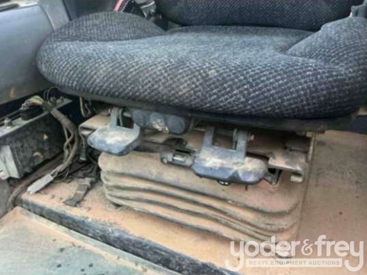 2014-caterpillar-d6k2-xl-image-23