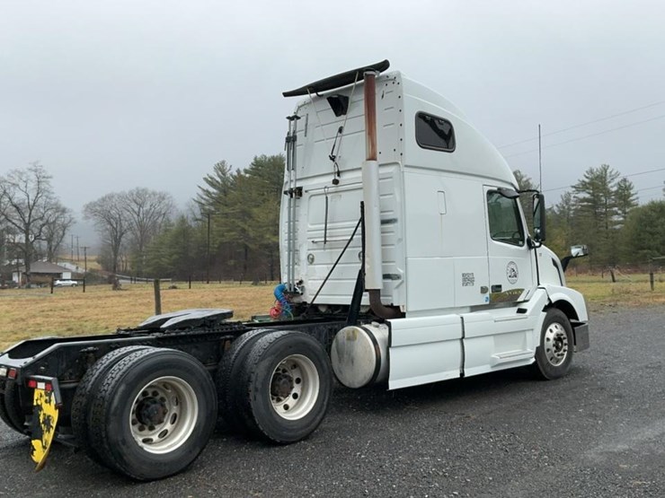 #126-•-2009-volvo-isx-semi-truck-image-5